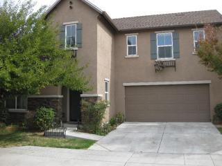 607 Bundy Dr, Fresno, CA 93727-5583