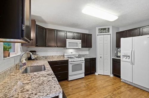 1232 Gneiss Dr, Mc Donald PA  15057-3561 exterior