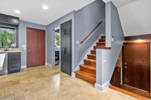 4101 Lk Dr, Milwaukee WI 53211-1720 exterior