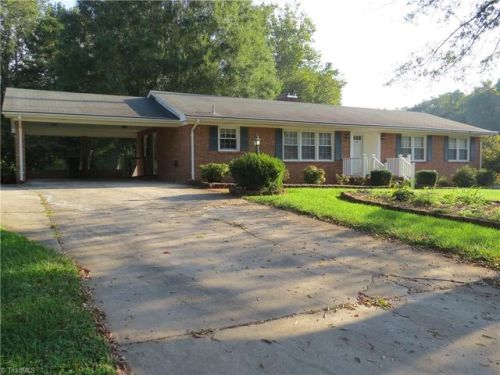 908 Highland Dr, Reidsville, NC 27320-5422