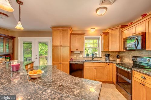 100 Hilldale Rd, Etters PA  17319-9469 exterior