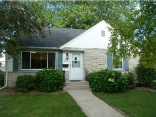 733 Grove St, Menasha, WI 54952-2556