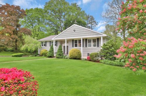 54 Vaneck Dr, New Rochelle, NY 10804-1204