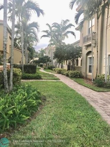 408 Lake Monterey Cir, Boynton Beach FL  33426-8446 exterior