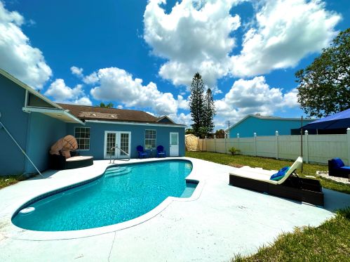 2062 Floresta Dr, Fort Pierce FL  34984-4706 exterior