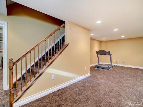 293 Vasser Dr, Piscataway NJ  08854-6636 exterior
