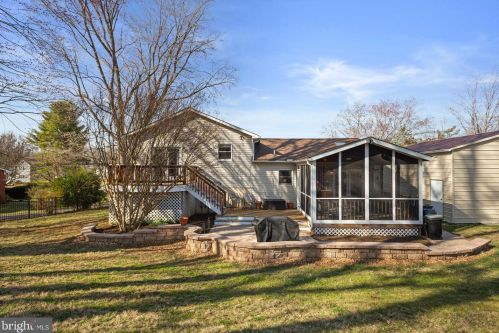 300 E St, Purcellville VA  20132-3317 exterior