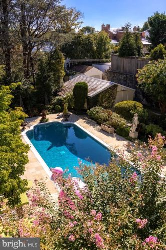 3210 R St, Washington DC  20024-3419 exterior