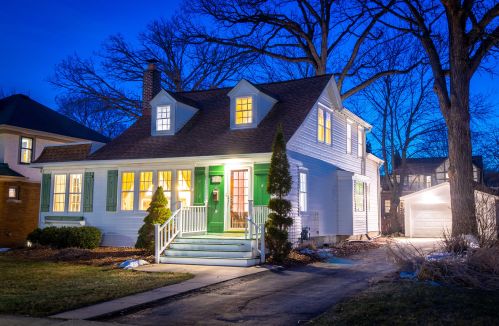 1919 Church St, Milwaukee WI 53213-2129 exterior