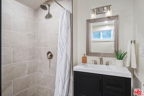 3985 Alta Mesa Dr, North Hollywood CA  91604-4010 exterior