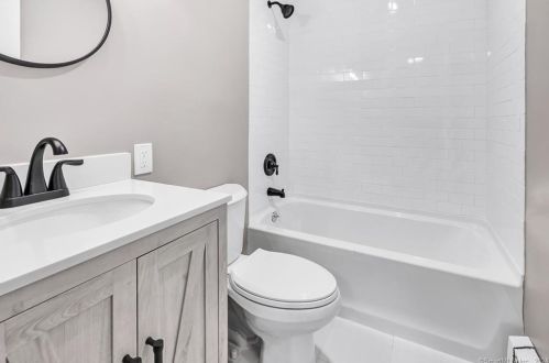 2870 Broadbridge Ave, Stratford CT  06614-2957 exterior