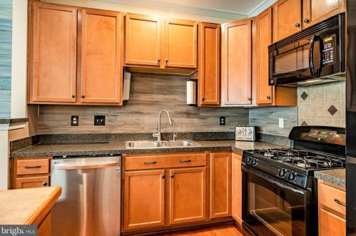 155 Fawn Dr, Gilbertsville PA  19525-8103 exterior