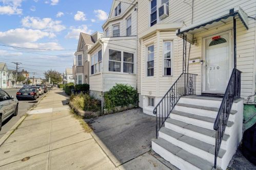 210 7th St, East Newark, NJ 07029-2004