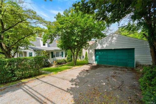 117 Payne St, Elmsford, NY 10523-2124