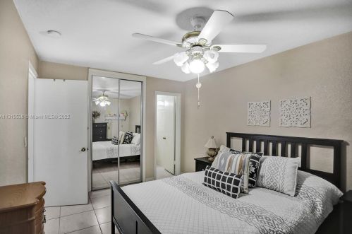 7215 15th Ave, Hialeah FL  33014-3805 exterior