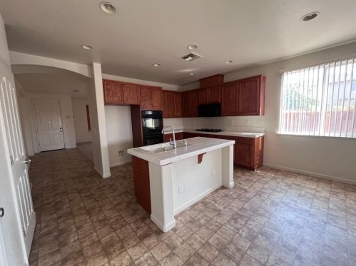 6675 Bruins Ct, Winton CA  95388-9671 exterior