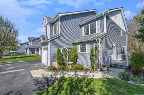 277 Pinebrook Dr, Hyde Park, NY 12538-1853