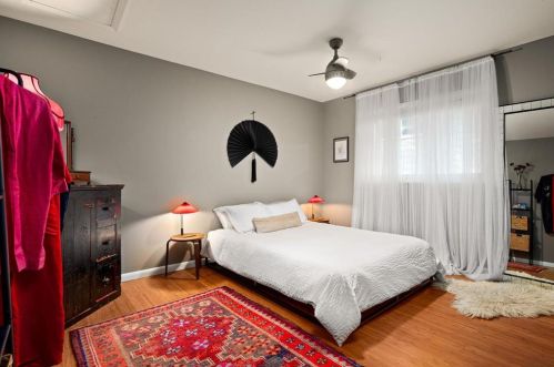 1121 Delano St, Austin TX 78721 exterior