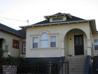 2914 Chestnut St, Oakland, CA 94608-4430