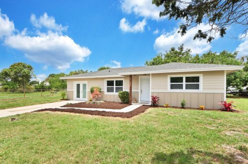 107 Tropic Ct, Fort Pierce FL  34946-1257 exterior