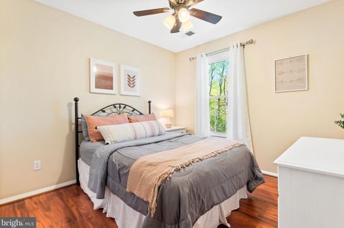 2314 Horseferry Ct, Herndon VA  20191-2718 exterior