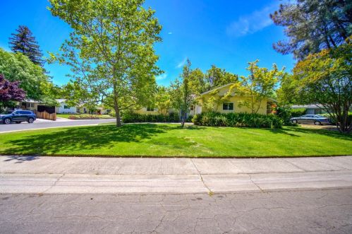 6655 Medora Dr, North Highlands, CA 95660-3721