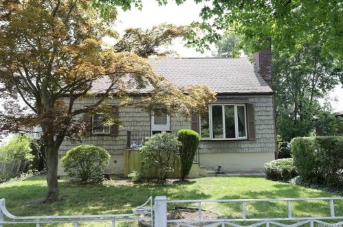 41 Wallace Pl, White Plains, NY 10606-3210