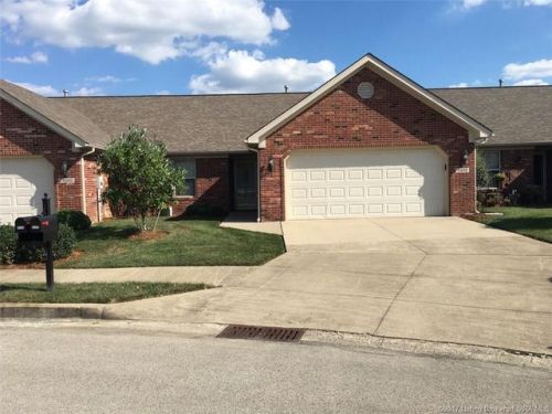 8498 Villa Cir, Sellersburg, IN 47172-1067