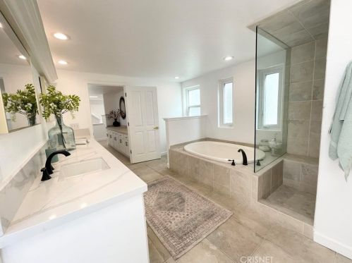 320 Rossmore Dr, Oxnard CA  93035-4465 exterior