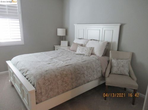 1886 Ventura Dr, West Pittsburg CA  94565-6476 exterior