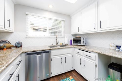 4215 Asher St, San Diego CA 92110-3653 exterior