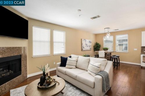 296 1 St, Benicia CA 94510-3553 exterior