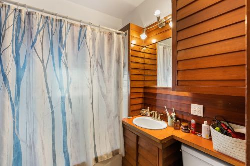 3000 Murray Ave, Milwaukee WI 53211-3205 exterior