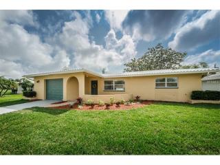 544 Seacrest Dr, Largo, FL 33771-1543