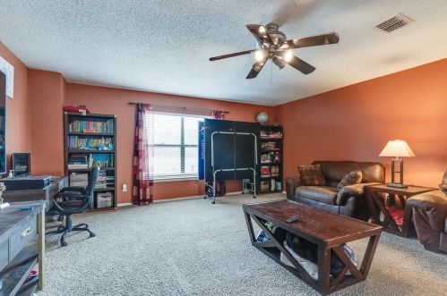 2821 Custer Dr, Denton TX  76210-6449 exterior