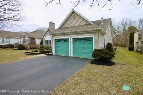 7 Sandhurst Rd, Lakewood, NJ 08701-5768