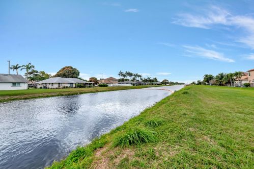 4030 Artesa Dr, Boynton Beach FL  33436-2628 exterior