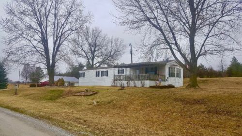 5223 1st St, Melrose, IA 52569-8586