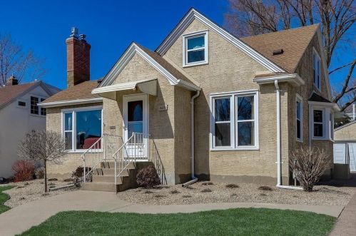 689 Cottage Ave, Saint Paul, MN 55117-4103