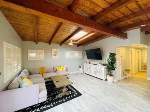 814 Capistrano Pl, San Diego CA 92109-8106 exterior