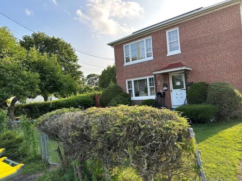 379 Hill St, Waterbury, CT 06704-2618