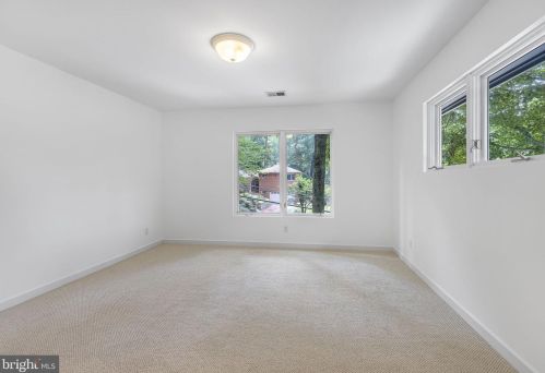 3709 Whispering Ln, Falls Church VA  22041-1121 exterior