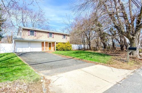 17 Moriches Rd, Lake Grove, NY 11755-2209