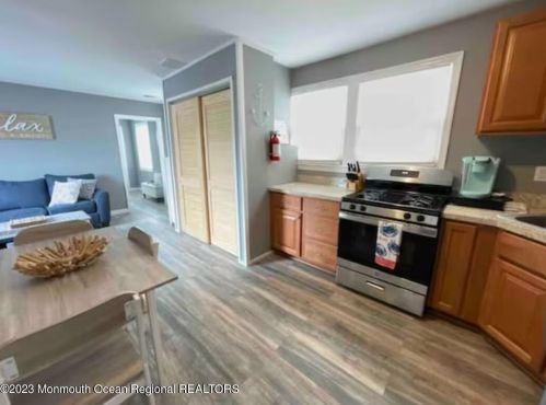 318 Hamilton Ave, Pelican Island NJ  08751-2324 exterior