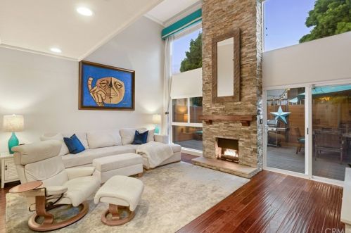 1531 Carver St, Redondo Beach, CA 90278-2815