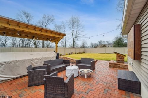 83 Mcnomee St, Oakland NJ  07436-2609 exterior