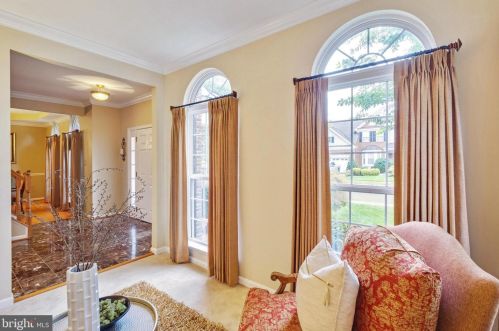 8701 Lords View Loop, Gainesville VA  20155-5806 exterior