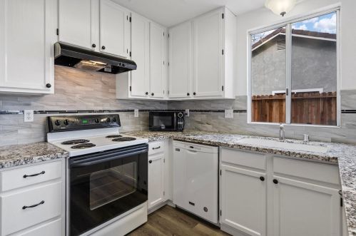 15530 Lottie Way, Lathrop CA  95330-9475 exterior