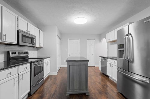 801 Chelsea Dr, Imperial PA  15126-9298 exterior