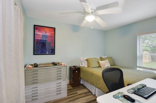 1613 Crystal Lake Ave, Orlando FL  32806-4823 exterior